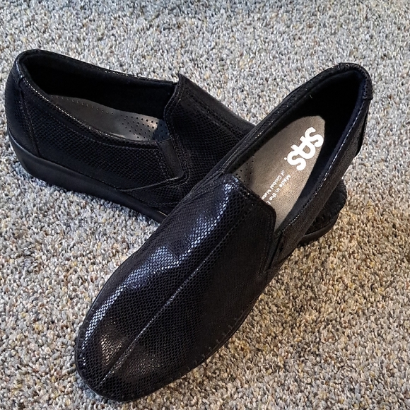 SAS Shoes - SAS Women's Textured Black Loafers New Without Box